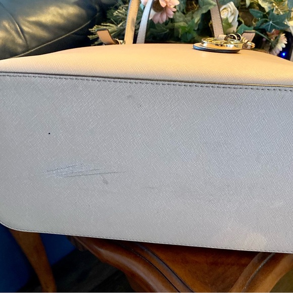 Michael Kors Jet Set Travel Tote - Picture 14 of 14